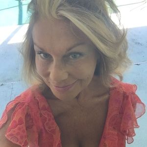 Meet your Posher, Posh